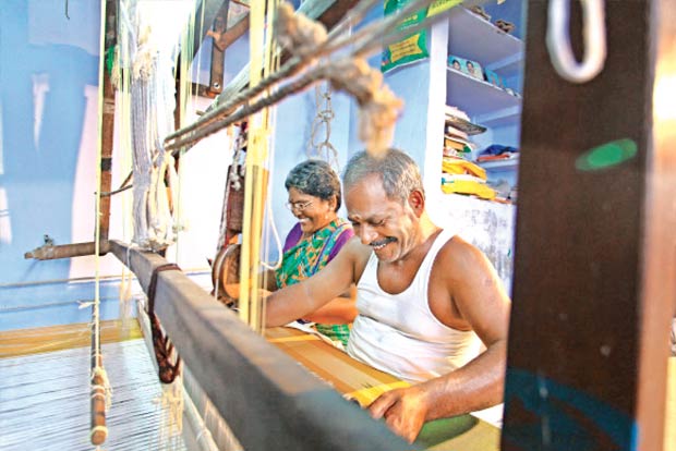 TN govt to provide lockdown relief to unregistered handloom weavers