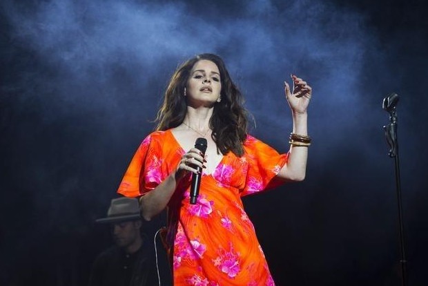 Lana Del Rey hits back at critics who claim shes glamorising abuse