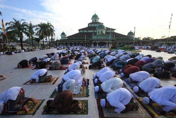 For worlds largest Muslim country, a virus-disrupted and bittersweet Eid For worlds largest Muslim country, a virus-disrupted and bittersweet Eid