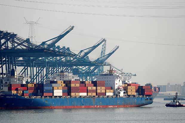 Cargo volume at major ports slip 21 pc to 47 MT in Apr, Chennai, JNPT severely hit Cargo volume at major ports slip 21 pc to 47 MT in Apr, Chennai, JNPT severely hit