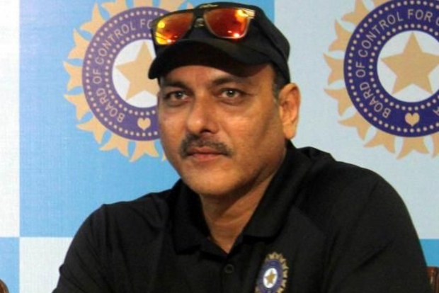 Shastri meets ICC regulations in huddle with dogs