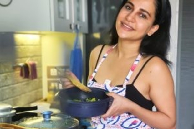 Lizaa Malik feeds people in need Lizaa Malik feeds people in need