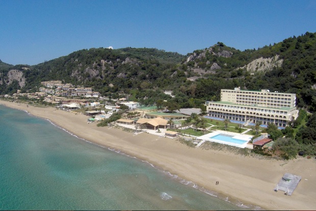 Greece reopens islands to visitors