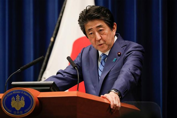 Japans Abe lifts state of emergency