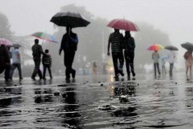 Rain lashes Delhi-NCR, brings respite from intense heat