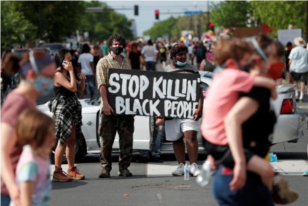 Minneapolis imposes curfew amid violent protests over death of black man