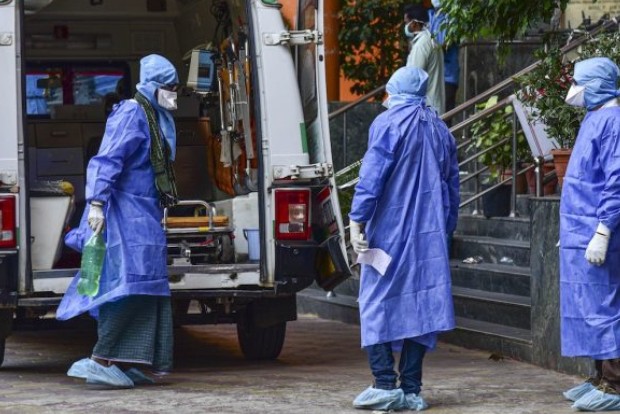 Jammu and Kashmir IAS officer tests corona positive, many officials quarantine self