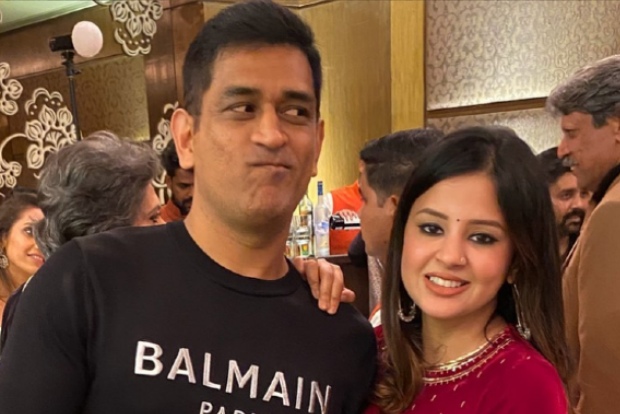 Dont know where these come from: Sakshi on Dhonis retirement rumours