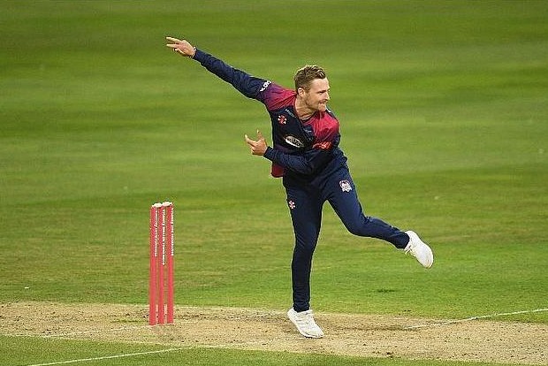 Graeme White signs contract extension with Northamptonshire