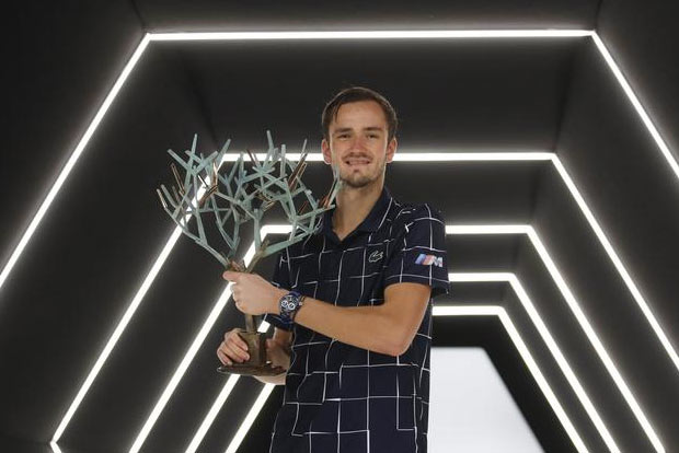 Medvedev beats Zverev to win his 1st Paris Masters final