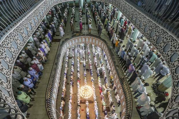 Bangladesh makes masks mandatory in places of worship