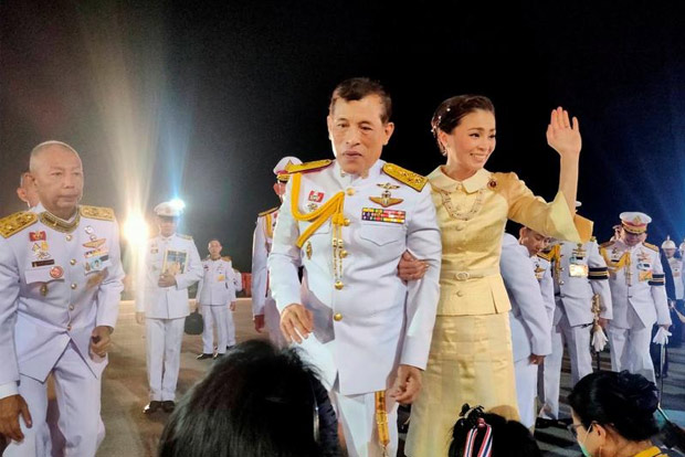 Thai king writes messages of love for nation amid protests