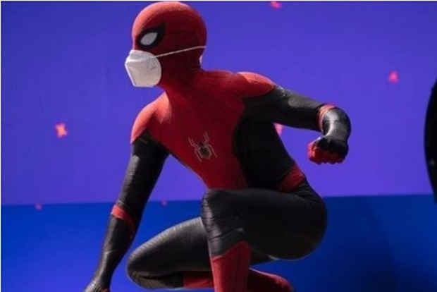 Spider-Man along with mask goes viral Spider-Man along with mask goes viral