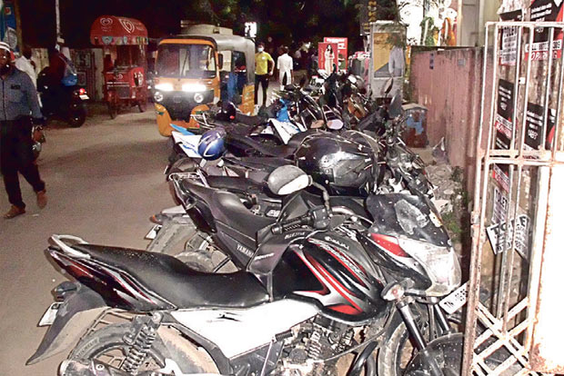 Vehicles of Deepavali shoppers block gates, roads in T Nagar