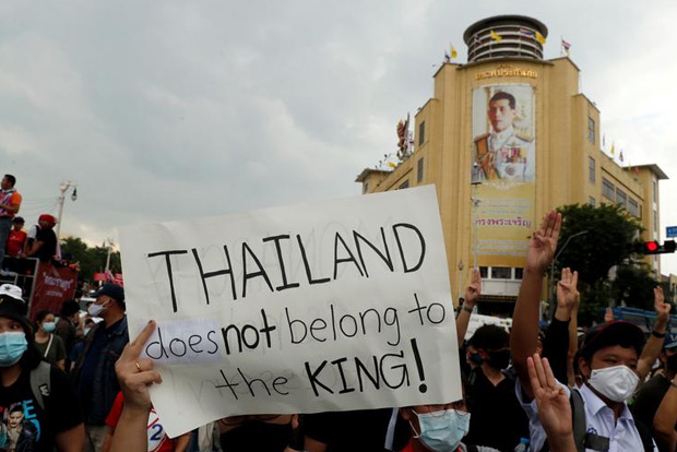 Thousands of Thai protesters call for removal of prime minister Thousands of Thai protesters call for removal of prime minister