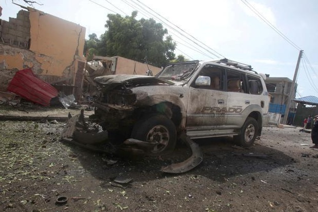 5 dead, 8 wounded in suicide bombing in Somalias capital 5 dead, 8 wounded in suicide bombing in Somalias capital