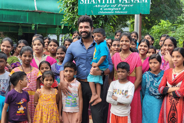 Arun Vijay spends quality time with kids at an orphanage on his birthday: Pics inside