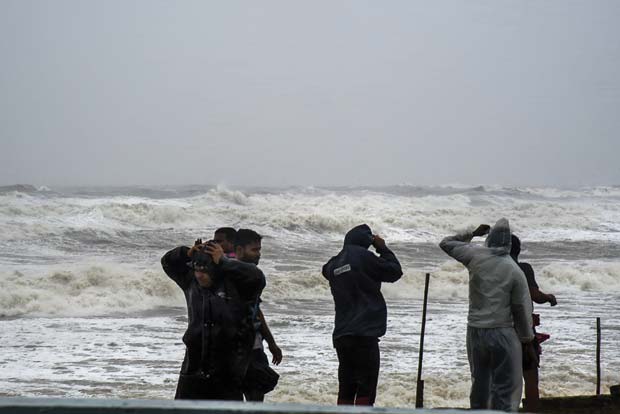 Cyclone Nivar to cross TN, Puducherry coast on Nov 25: Met Dept Cyclone Nivar to cross TN, Puducherry coast on Nov 25: Met Dept