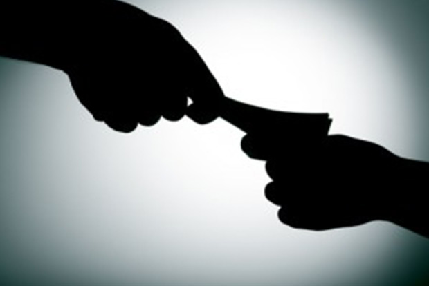 Sub-inspector suspended after video of him taking bribe goes viral Sub-inspector suspended after video of him taking bribe goes viral