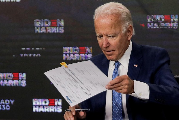 Biden names 2 aides to legislative affairs team