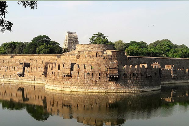 Walkers shun Vellore fort due to online application for passes Walkers shun Vellore fort due to online application for passes