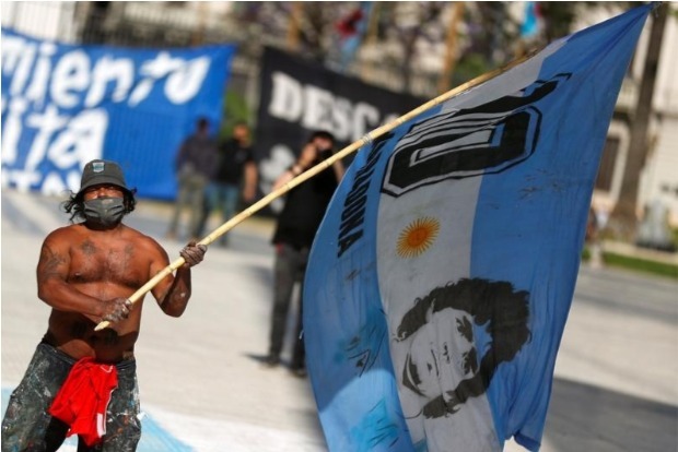Argentines mourn flawed hero Maradona as family seeks quick burial