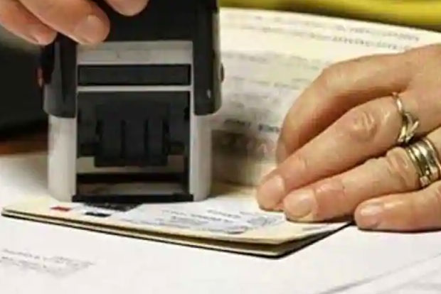 US judge temporarily blocks Trump ban on work visas