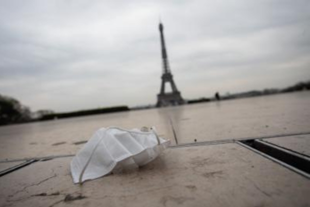 Paris bars to shut completely for 2 weeks