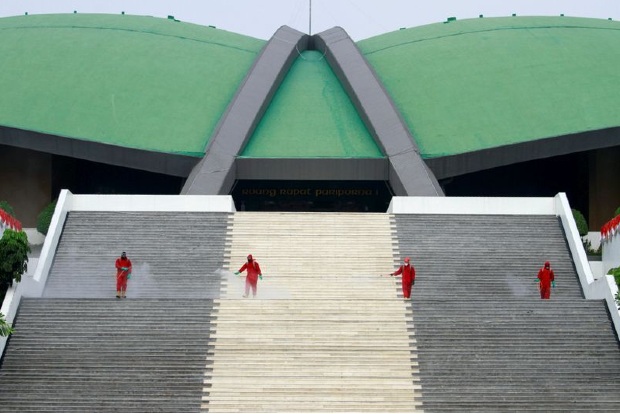 Indonesia parliament passes flagship jobs bill, critics vow protests