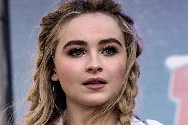 Sabrina Carpenter to star in Netflixs modern take of Alice in Wonderland