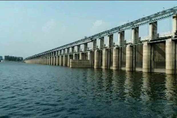 Water dispute: Andhra, Telangana CMs attend Apex Council meet