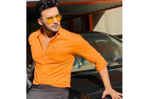 Naagin star Zuber K. Khan dedicates new romantic film to SRK