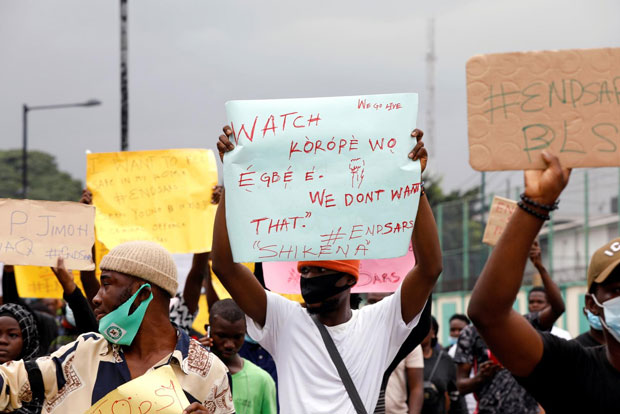 Nigerias head of police dissolves controversial Special Anti-Robbery Squad