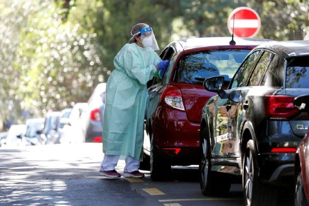 Italy prepares new restrictions to fight spike in coronavirus cases