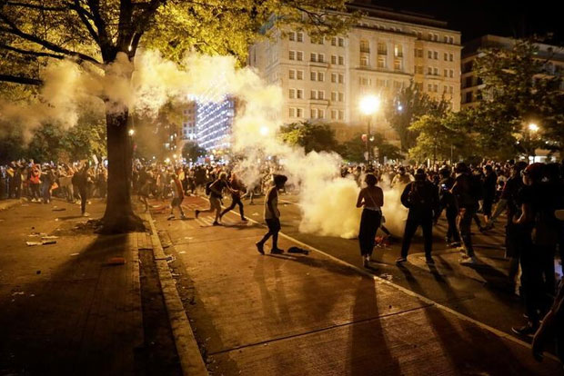Protesters knock down Roosevelt, Lincoln statues in US Protesters knock down Roosevelt, Lincoln statues in US