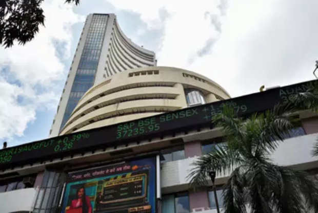 Sensex in green after opening on flat note Sensex in green after opening on flat note