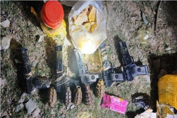 Indian Army foils Pak-backed terrorists bid to smuggle weapons into J-K Indian Army foils Pak-backed terrorists bid to smuggle weapons into J-K