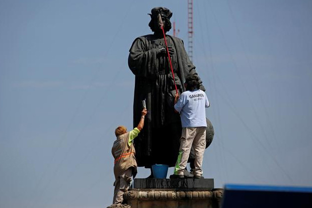 Mexico City marks Columbus Day without statue of Columbus