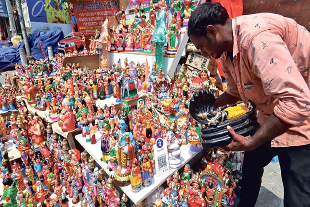Fear of virus shuts down golu vendors’ business this season