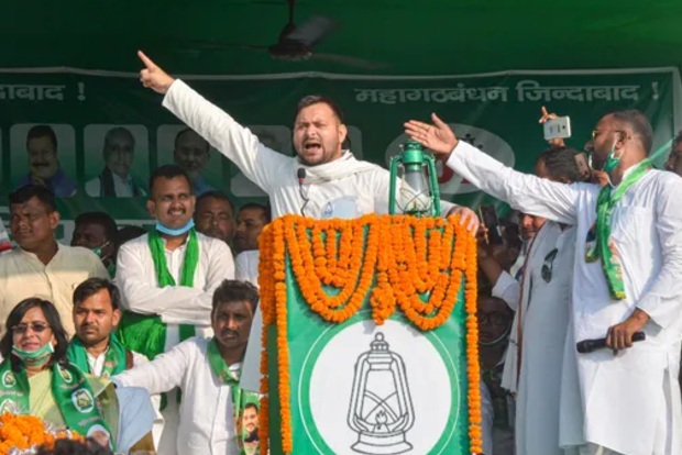 Slippers thrown at Tejashwi at an election rally Slippers thrown at Tejashwi at an election rally