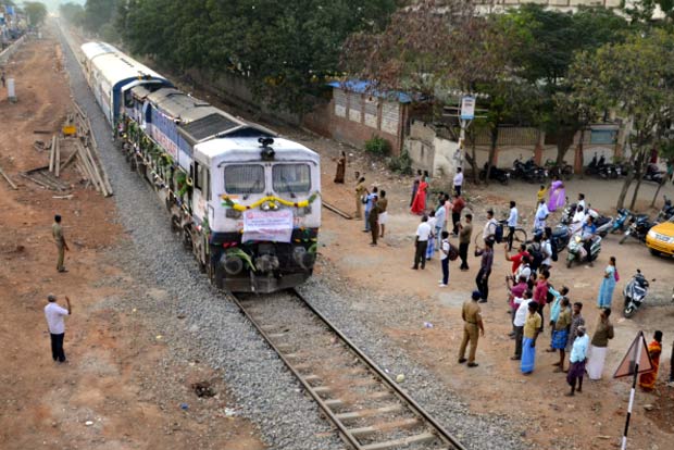 Andhras third Kisan Rail chugs off for Delhi with fruits