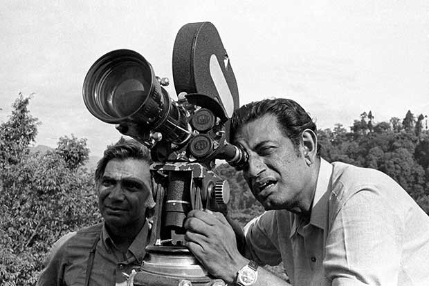 3 Durga Puja committees theme celebrations on Satyajit Rays Apu trilogy 3 Durga Puja committees theme celebrations on Satyajit Rays Apu trilogy