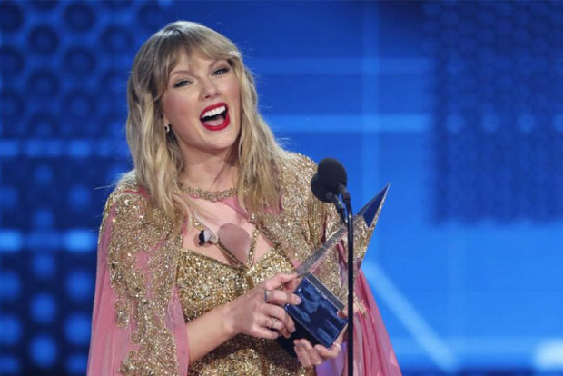 Taylor Swifts Folklore becomes first million-selling album of 2020 in US