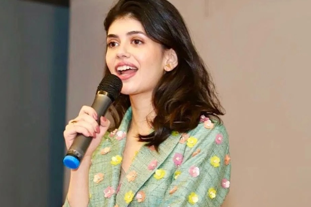 The Fault In Our Stars author John Green praises Sanjana Sanghi for Dil Bechara