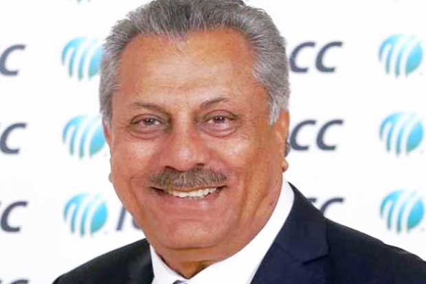 Choose between head coach and chief selectors role: Zaheer to Misbah