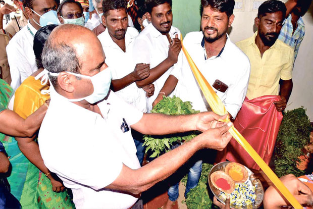 Despite opposition by traders, Kallikudi market opens