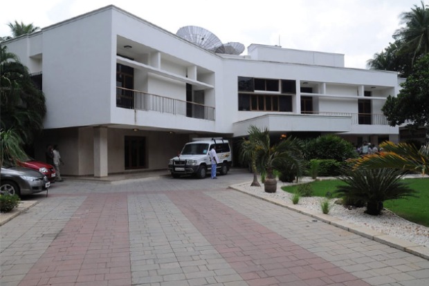 Veda Nilayam: HC seeks State reply on Deepak petition