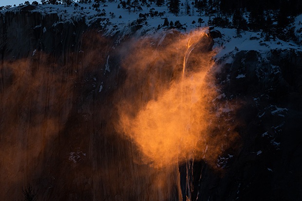 Yosemite closes due to wildfire smoke, hazardous air quality