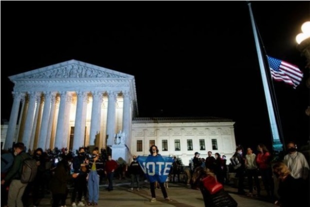 Titanic battle: U.S. Supreme Court seat upends 2020 presidential campaign
