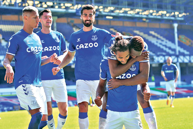 Everton thrashes toothless West Brom